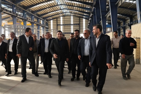 بازدید اعضای کمیسیون اقتصادی مجلس از دو واحد فولادی در شهرک صنعتی ویان